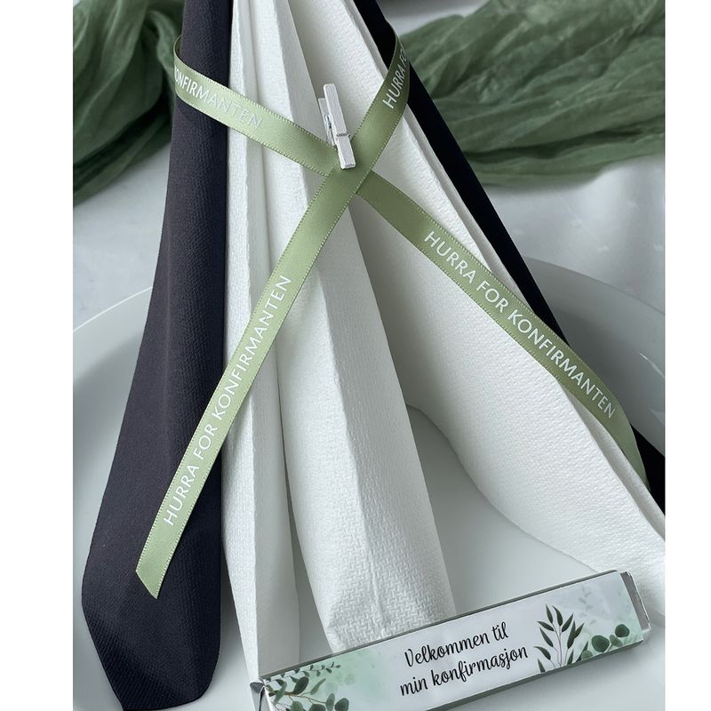 Pyntebånd: Konfirmanten mosegrønn med hvit tekst 10m