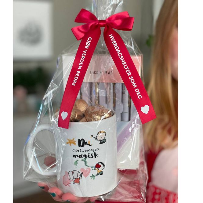 Hovedbilde  Gavepakke til barnehageansatte med kopp, ...